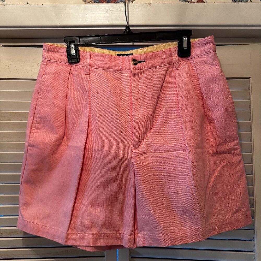 Tommy Hilfiger Classic Pleated Shorts in Pink with OG Crest Logo
